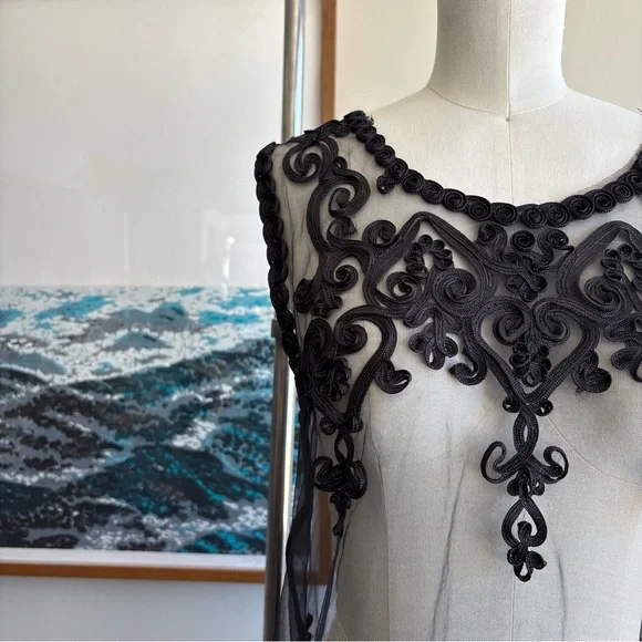 Elegant Black Lace Women Top - Picture 2 of 5